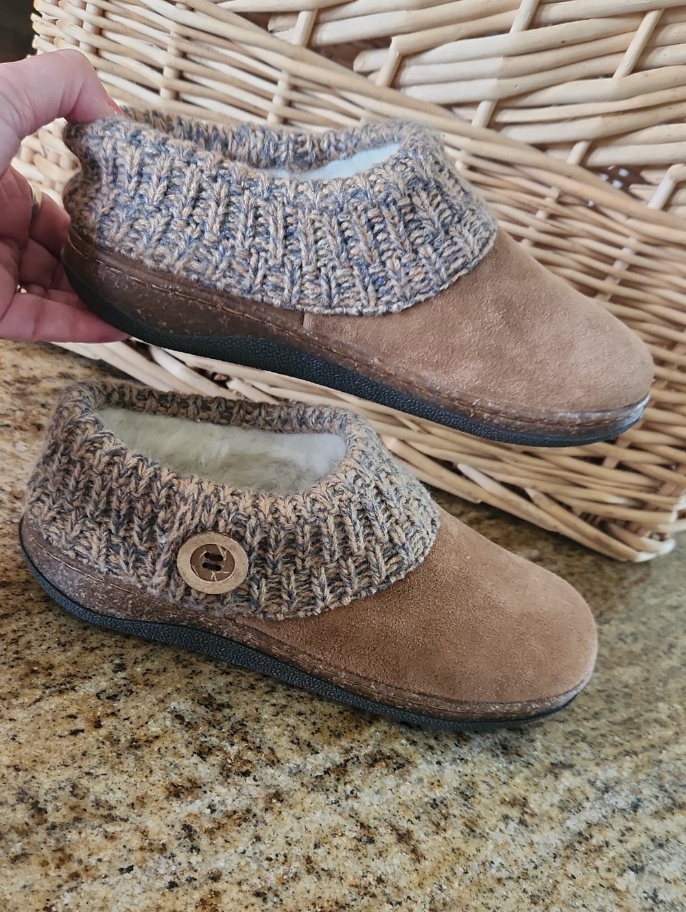NWT Clarks Women's Suede Sweater Knit Clogs Color Tan Size 7 - Picture 5 of 16